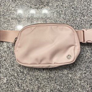 Everywhere Belt Bag 1L
